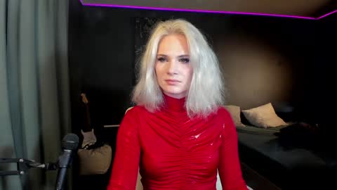 Snapshot of milena_marshmallows chatting on February 7, 7:06 pm Milena online show from February 7, 7:06 pm