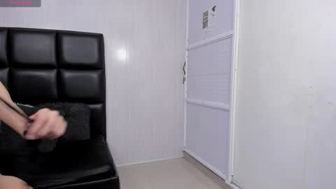 Snapshot of milk_max18 chatting on December 27, 9:22 pm MAX online show from December 27, 9:22 pm