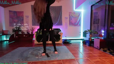 milla_milla online show from January 6, 8:25 am