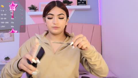 Snapshot of miss__ivy chatting on December 6, 12:11 pm   online show from December 6, 12:11 pm