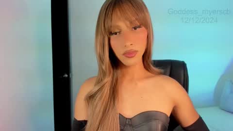 Snapshot of miss_myers chatting on December 13, 1:59 am Goddess Myers thumb up is important for me kisses online show from December 13, 1:59 am