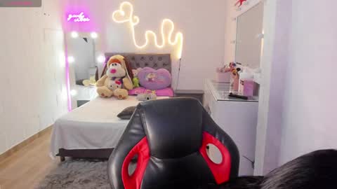 Snapshot of missgissel chatting on December 13, 2:38 pm Gisell Gigi online show from December 13, 2:38 pm
