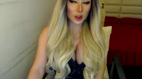 Kylie and barbie  online show from October 11, 5:04 pm