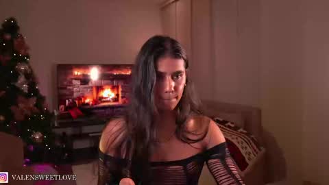 Snapshot of missvalery_1 chatting on December 12, 1:53 am OF online show from December 12, 1:53 am