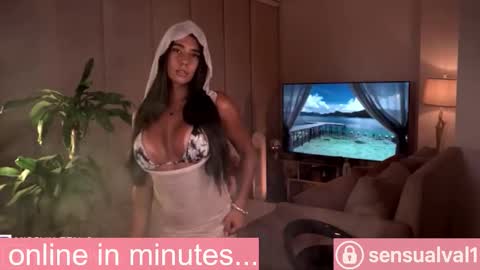 Snapshot of missvalery_1 chatting on October 10, 6:53 pm OF online show from October 10, 6:53 pm