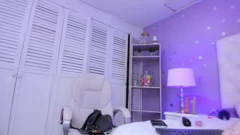 Snapshot of models_sophia chatting on February 12, 7:13 pm Sophia online show from February 12, 7:13 pm
