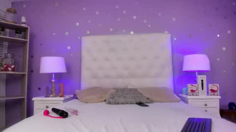 Snapshot of models_sophia chatting on March 4, 7:32 pm Sophia online show from March 4, 7:32 pm