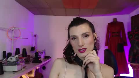 Snapshot of moira_hot chatting on September 10, 9:03 pm moira_hot online show from September 10, 9:03 pm