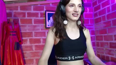 Snapshot of moira_hot chatting on October 5, 1:50 am moira_hot online show from October 5, 1:50 am