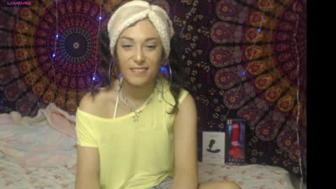 Snapshot of molli3mil3s chatting on December 5, 8:17 pm molli3mil3s online show from December 5, 8:17 pm