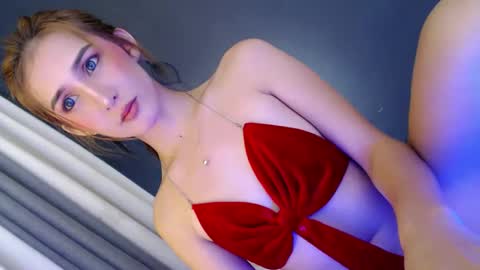 Snapshot of moon_of_desire22 chatting on March 8, 9:40 pm Red Moon online show from March 8, 9:40 pm