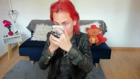 Moon online show from November 17, 7:58 pm