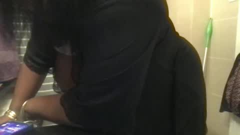 Snapshot of msjonemillion chatting on December 13, 4:11 am Chocolate Candy Stick online show from December 13, 4:11 am