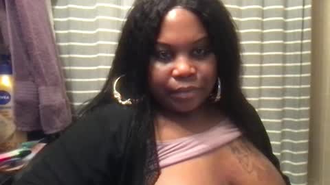 Snapshot of msjonemillion chatting on December 19, 1:39 am Chocolate Candy Stick online show from December 19, 1:39 am