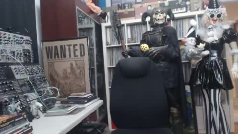 Muziknerd online show from December 7, 4:37 am