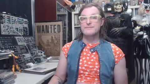 Muziknerd online show from March 7, 1:28 am