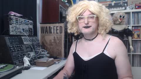 Muziknerd online show from February 5, 9:31 pm