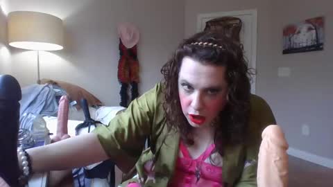 Snapshot of mxsissycharlotte chatting on December 5, 6:06 pm Mx Charlotte online show from December 5, 6:06 pm