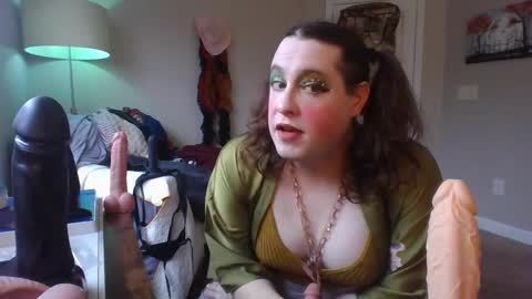 Snapshot of mxsissycharlotte chatting on December 10, 4:49 pm Mx Charlotte online show from December 10, 4:49 pm