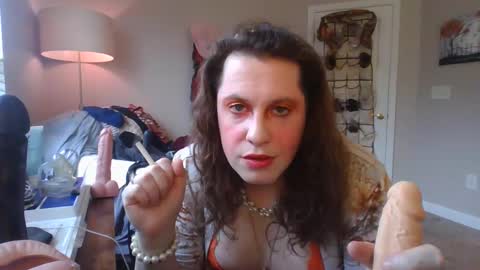 Snapshot of mxsissycharlotte chatting on December 11, 5:37 pm Mx Charlotte online show from December 11, 5:37 pm