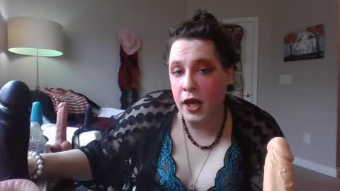 Snapshot of mxsissycharlotte chatting on December 13, 4:49 pm Mx Charlotte online show from December 13, 4:49 pm