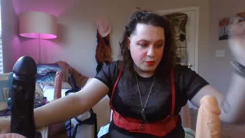 Snapshot of mxsissycharlotte chatting on December 17, 8:10 pm Mx Charlotte online show from December 17, 8:10 pm