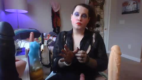 Snapshot of mxsissycharlotte chatting on February 11, 6:01 pm Mx Charlotte online show from February 11, 6:01 pm