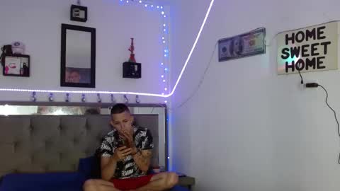 Snapshot of myluandjackhot chatting on February 19, 12:33 pm Myluandjack online show from February 19, 12:33 pm
