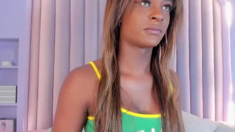 Snapshot of nahomicampbell_ chatting on January 3, 7:39 pm VICTORIA online show from January 3, 7:39 pm