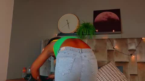  VICTORIA  online show from December 3, 7:40 pm