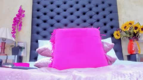 Snapshot of nahomiwhitel_ chatting on September 11, 6:27 pm Nahomi online show from September 11, 6:27 pm