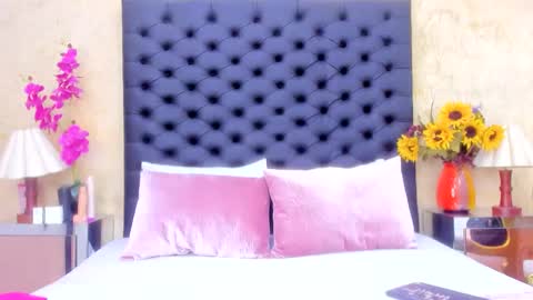 Snapshot of nahomiwhitel_ chatting on October 7, 5:36 pm Nahomi online show from October 7, 5:36 pm