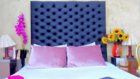 Nahomi  online show from October 16, 7:02 pm