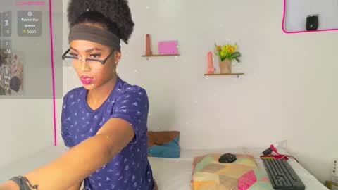 nahomy_james25 online show from January 23, 11:58 am