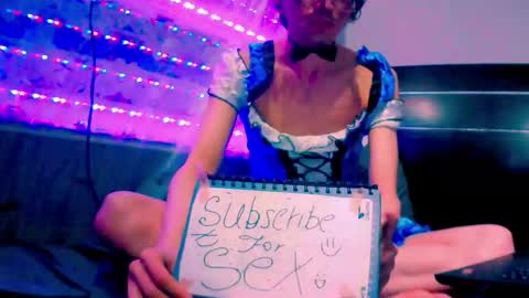 Snapshot of najimi_uwu chatting on October 8, 4:25 am NAJI online show from October 8, 4:25 am