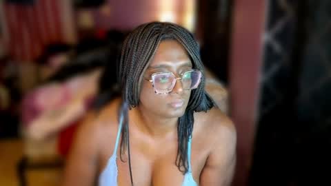 Snapshot of naomifux chatting on December 10, 8:27 pm Naomi online show from December 10, 8:27 pm