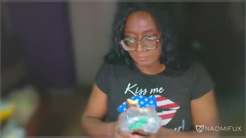 Snapshot of naomifux chatting on February 17, 7:25 am Naomi online show from February 17, 7:25 am