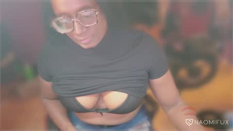 Snapshot of naomifux chatting on February 20, 10:48 pm Naomi online show from February 20, 10:48 pm