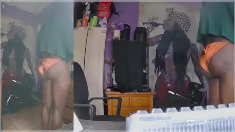Snapshot of naomifux chatting on March 4, 6:39 pm Naomi online show from March 4, 6:39 pm