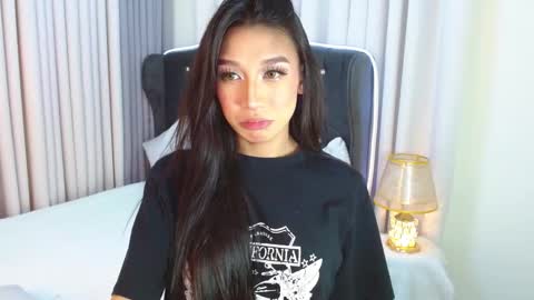 Snapshot of nathalie_hadid chatting on December 23, 6:05 pm please follow me guyss online show from December 23, 6:05 pm