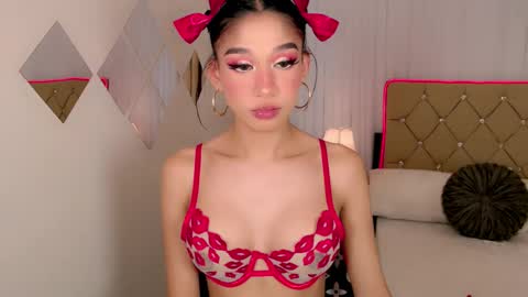 Snapshot of nathalie_hadid chatting on February 14, 1:45 am please follow me guyss online show from February 14, 1:45 am