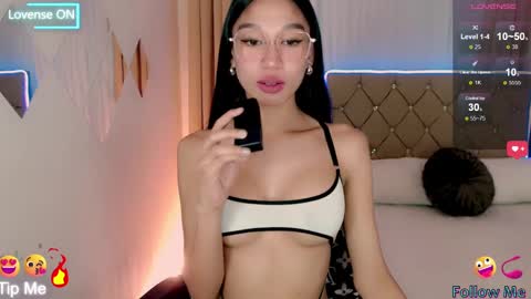 Snapshot of nathalie_hadid chatting on March 3, 12:34 am please follow me guyss online show from March 3, 12:34 am