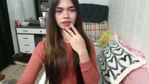 Snapshot of naughty_emmats chatting on December 8, 9:24 am emma online show from December 8, 9:24 am