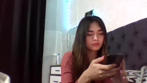 Snapshot of naughty_emmats chatting on December 9, 4:47 pm emma online show from December 9, 4:47 pm