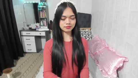 Snapshot of naughty_emmats chatting on December 22, 11:09 pm emma online show from December 22, 11:09 pm