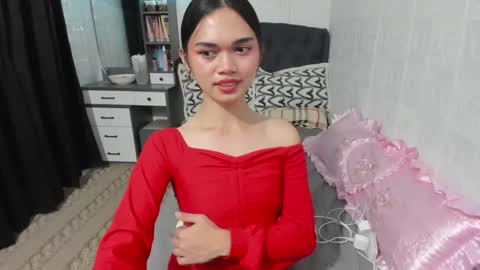 Snapshot of naughty_emmats chatting on December 29, 5:21 am emma online show from December 29, 5:21 am