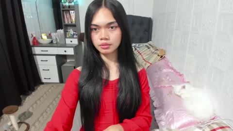 Snapshot of naughty_emmats chatting on January 3, 12:33 am emma online show from January 3, 12:33 am
