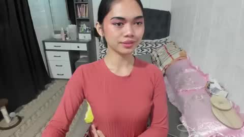 Snapshot of naughty_emmats chatting on January 4, 7:24 am emma online show from January 4, 7:24 am