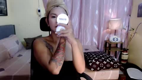 Snapshot of naughtyasiancummer chatting on December 11, 9:57 am fujiko Be online show from December 11, 9:57 am