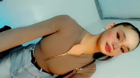 Snapshot of naughtybella_ chatting on January 8, 8:16 am bella online show from January 8, 8:16 am